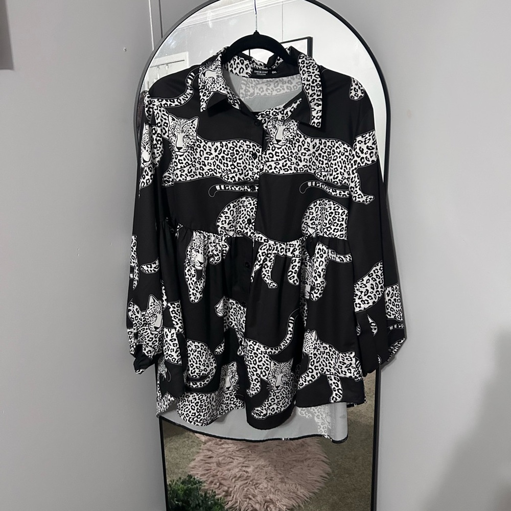 Black and White Leopard Print Women's Top
